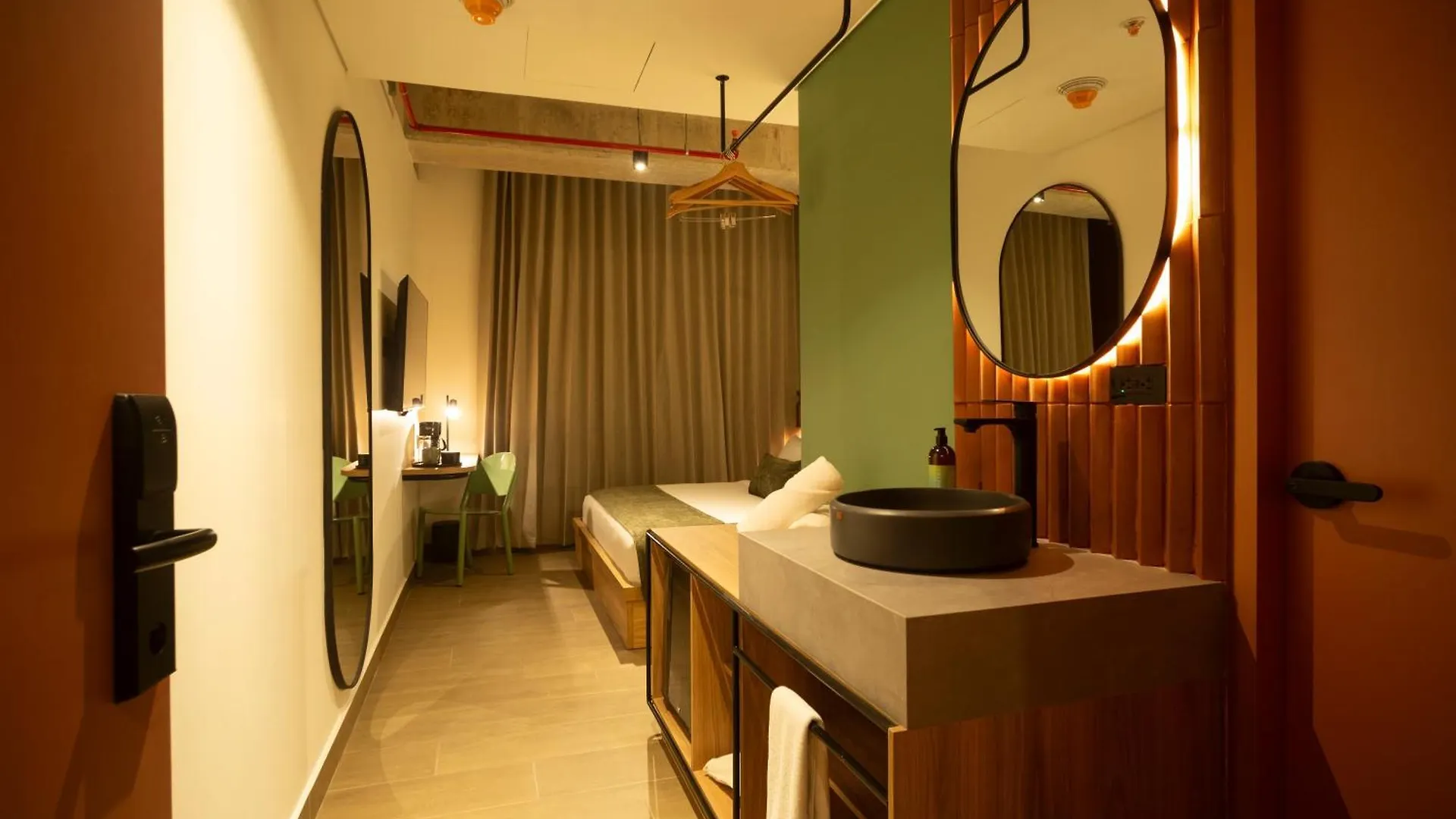 Hunters Hotel Medellin 5*,  Colombia